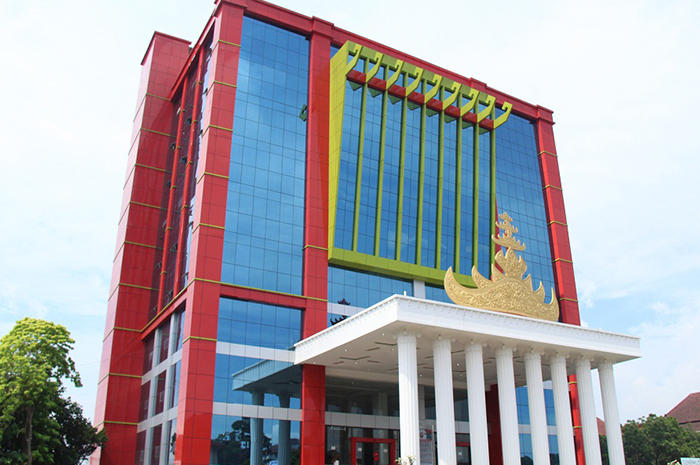 Kenapa Semua Gedung Pemerintahan Bandar Lampung Berwarna Merah?